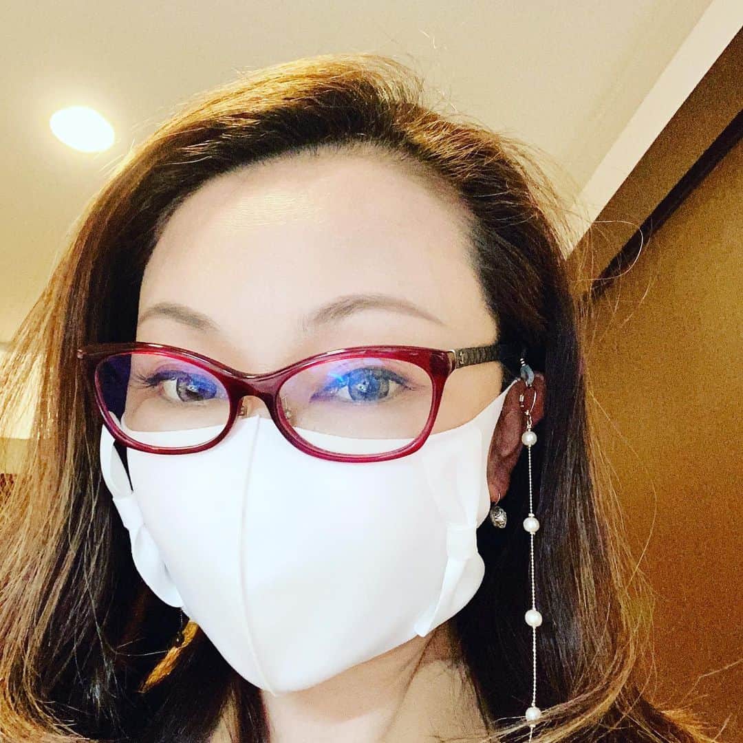 片桐衣理さんのインスタグラム写真 - (片桐衣理Instagram)「やっとゲット出来たマスクと眼鏡ストラップ💗 #和泉佳子ちゃんプロデュース #マスク #ストラップ」4月1日 17時53分 - dr._eri