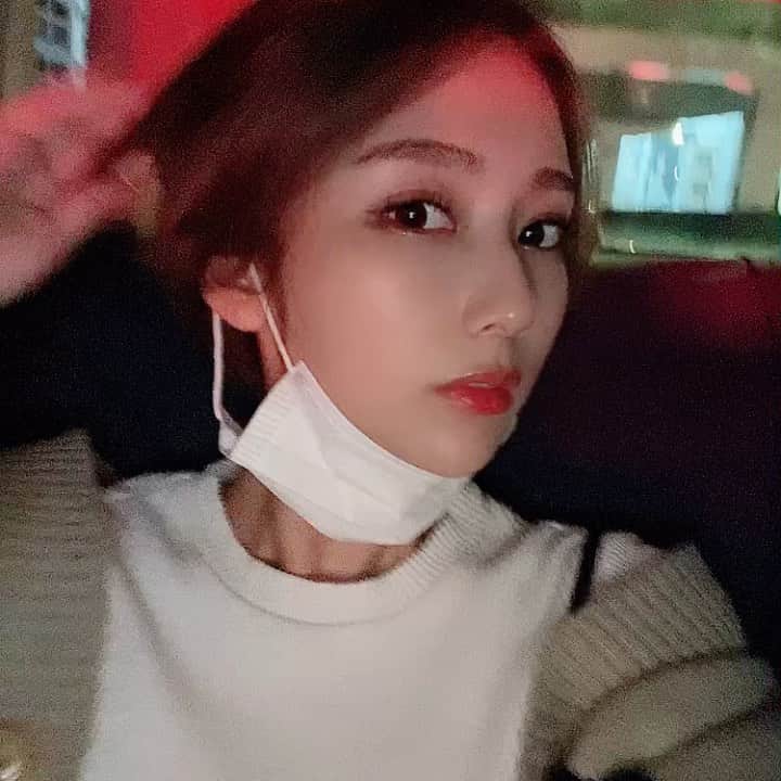 ナナのインスタグラム：「. ちょっと伸ばしてヘアメに凝ってた時よりも、短くてノーセットの時のが好評でちょっと寂しいネ . #ショート女子 #ショートカット #selfie  #tokyo#東京#六本木#make #あ全然関係ないけどエイプリルフール嘘つくの完全に忘れてた #今月もよろしくお願いします」