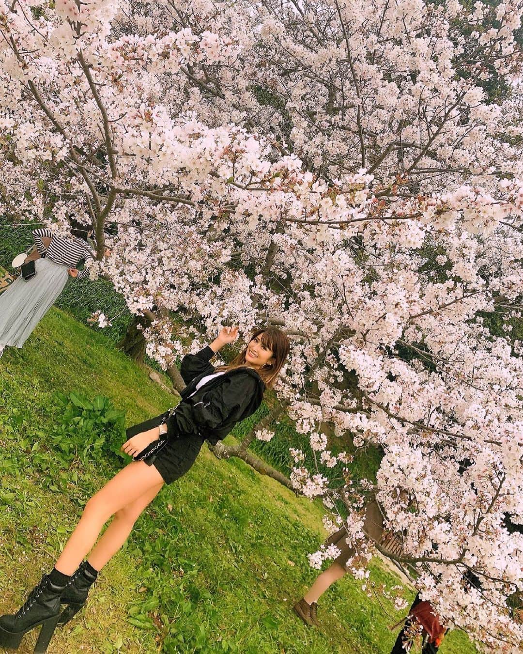 鈴木まりなのインスタグラム：「今日から新年度🌈 頑張ろー！🌸💖」