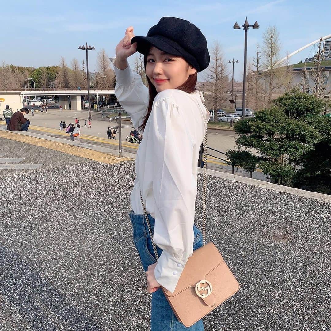 杉浦みずきのインスタグラム：「. 今日から社会人2年生！ 2年生はね、 いつだって最高の年になると決まっているのです。 高2、大2、そして社2！ あぁどんな一年になるんやろうなぁ マイペースに歩く、といいたいところですが、 今年は全力疾走したいなぁと思っております そんな社会人2年生1日目の今日は やりたいことの半分もできてへんけどね！！ ふぁいと自分！ ・ ・ ・ #性格は明るいけど #思考はネガティブ #複雑ねじれタイプのわたしですが #自分は自分のままで #頑張ることを頑張ります #☺️💪　#🌸」