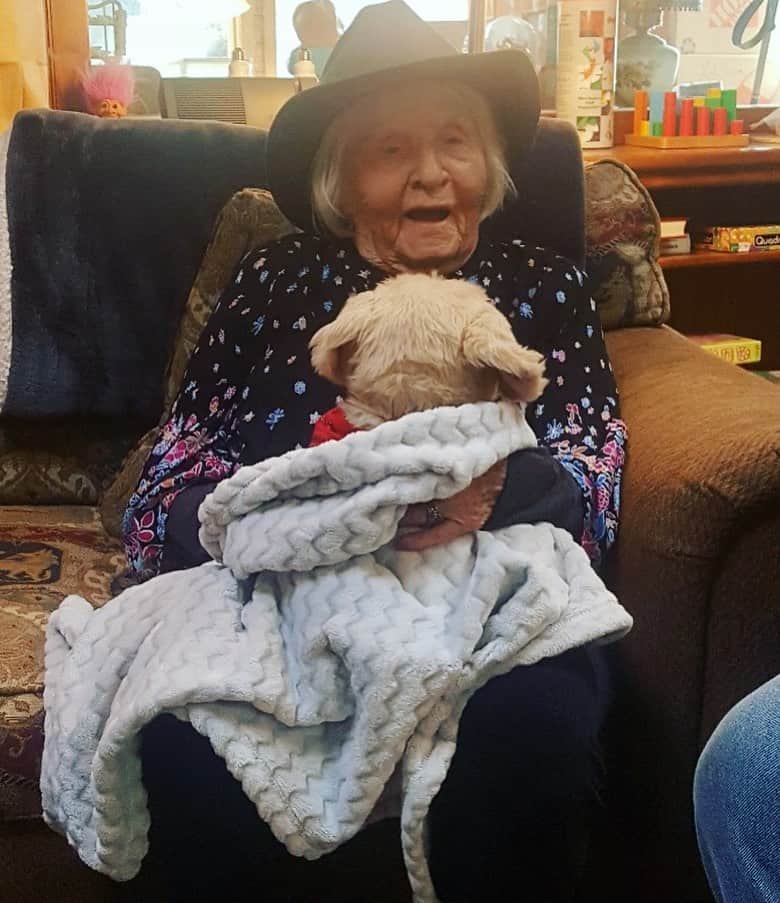 のインスタグラム：「. Had to share. My Grandma is 105 yrs old. 106 in August! . My step Dad sent me this pic this am to make me smile. It worked. . Life can be so long for some..and way too short for others but we get a choice everyday to make the most of what we got. Hope you do that today.❤️」