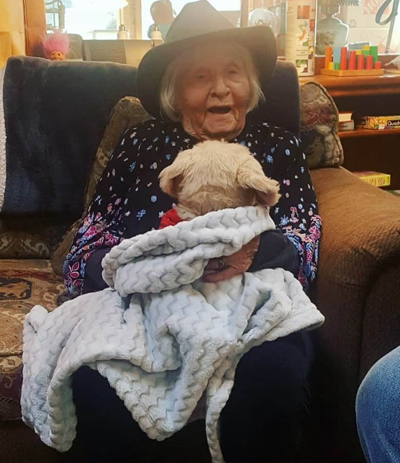 トリー・ウィルソンさんのインスタグラム写真 - (トリー・ウィルソンInstagram)「. Had to share. My Grandma is 105 yrs old. 106 in August! . My step Dad sent me this pic this am to make me smile. It worked. . Life can be so long for some..and way too short for others but we get a choice everyday to make the most of what we got. Hope you do that today.❤️」4月1日 19時49分 - torriewilson