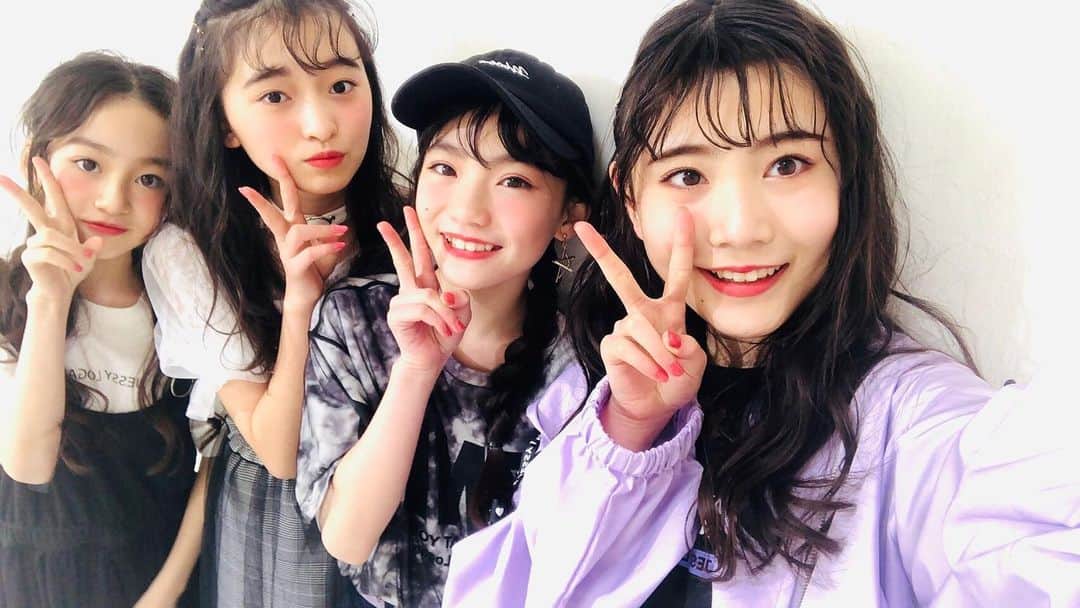 ニコ☆プチのインスタグラム：「🌸 今日から4月🍒🍒 4月号の先輩後輩ミックスオフショをどーぞ🤗  #飯尾夢奏 #近藤藍月 #星乃あんな #八木珠梨」