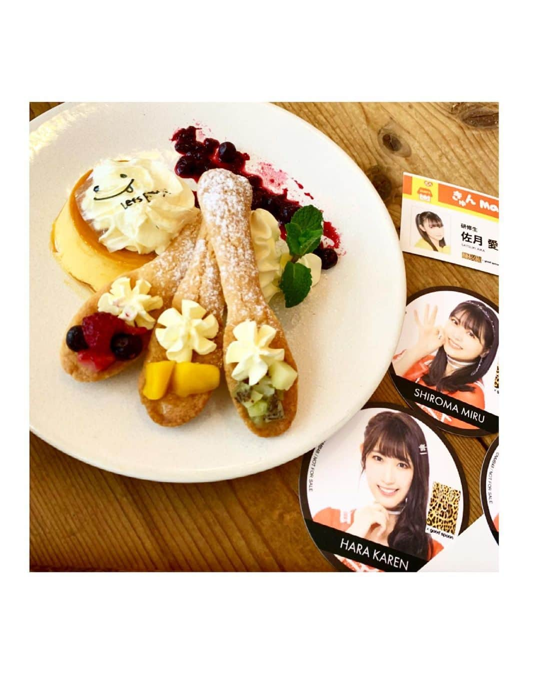 加藤夕夏さんのインスタグラム写真 - (加藤夕夏Instagram)「今日はこじりんと﻿ #goodspoon でお昼ご飯🍽♡﻿ ﻿ ﻿ ﻿ 今NMB48とコラボ中で﻿ メンバーとのコラボメニューも沢山あって﻿ 一部がNMB48でいっぱいになってるんですっ✨﻿ ﻿ ﻿ きゅんmartのコラボメニュー美味しかったよ！💛﻿ ﻿ ﻿ ﻿ フードも美味しいし、﻿ ランダムのコースターと名刺は、﻿ 誰出るかなーって言いながら見るのとか﻿ 楽しいね〜🥳﻿ ﻿ 近くの席の方が私のランダムのストラップが当たって、喜んでくれていて安心しました🤣！﻿ ﻿ ﻿ ぜひぜひ皆さんも行ってみてください✨﻿ ﻿ ﻿ #なんばカフェ #なんばグルメ #NMB48 #きゅんmart #ナンバトル #チーズフォンデュ #このスプーンのクッキー美味しかった🥄♡ #お花見もできるよ #🌸」4月1日 20時15分 - uuka_nmb