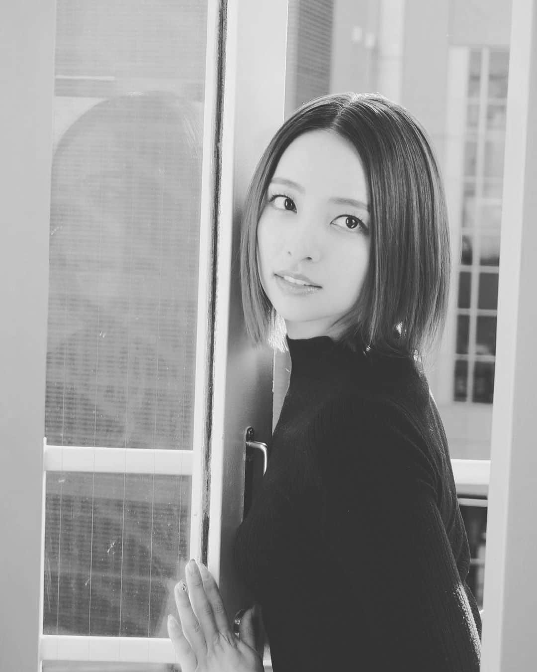 水崎綾女さんのインスタグラム写真 - (水崎綾女Instagram)「photo by manager #photography #photo  #MONOQLO #MONO  #モノクロ #カメラ #📷 #一眼レフ #ポートレート #camera #宣材撮影 #宣材写真」4月1日 23時27分 - misakiayame