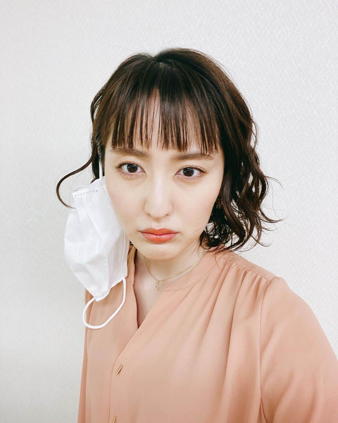 岩井七世のインスタグラム：「出演情報🐈🐈🐈  カンテレ・フジ系 新火曜夜9時ドラマ 『大豆田とわ子と三人の元夫』  4月13日オンエアの第1話に出演します🌱毎週火曜がたのしみになりそうです。ついでに私も見つけてみてください！  #まめ夫」