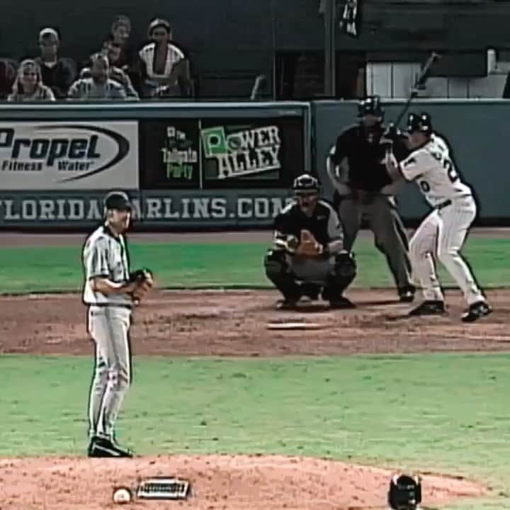 ミゲル・カブレラのインスタグラム：「👋⚾️」