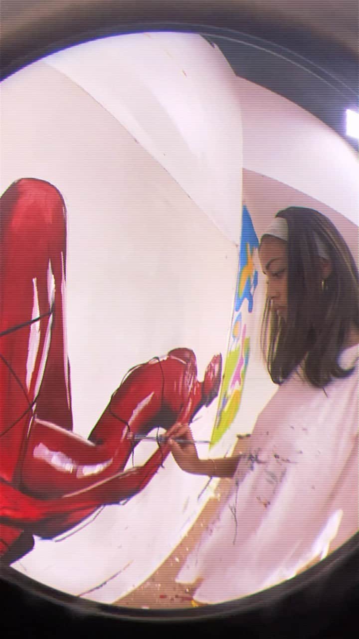 シンディ・キンバリーのインスタグラム：「me w my big shirt: 🧍🏽‍♀️」