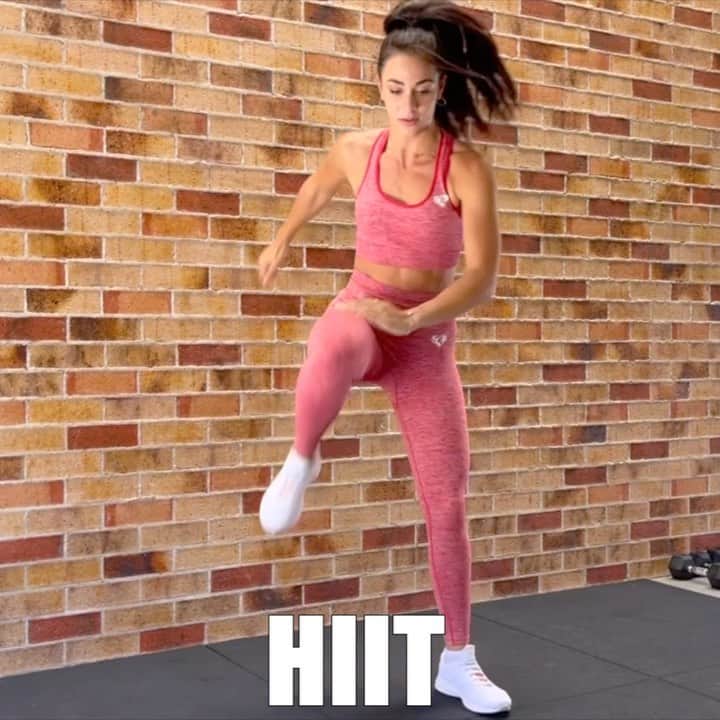 Danielle Robertsonのインスタグラム：「HIIT 🔥🔥  Get amongst this HIIT session (24 minutes of full body burn!) Feeling FIRE today in my @womensbest @womensbestwear I’m wearing my Move Seamless set in Red Marl. Click the link in my bio to get your booty in #womensbest 🙌🔥  This workout follows a circuit format.  Each exercise receives 40 sec of work with 20 sec rest. Allow 1-2 min recovery between each set!  Let’s get it!  WORKOUT  4 SETS 40:20  40 Sec Work 20 Sec Rest  40 sec Squats w/ Knee Tap 40 sec Kneel to Squat Jump 40 sec Commando Plank 40 sec Lunge Pulse (L) 40 sec Lunge Pulse (R)  40 sec Bear w/ Shoulder Tap」