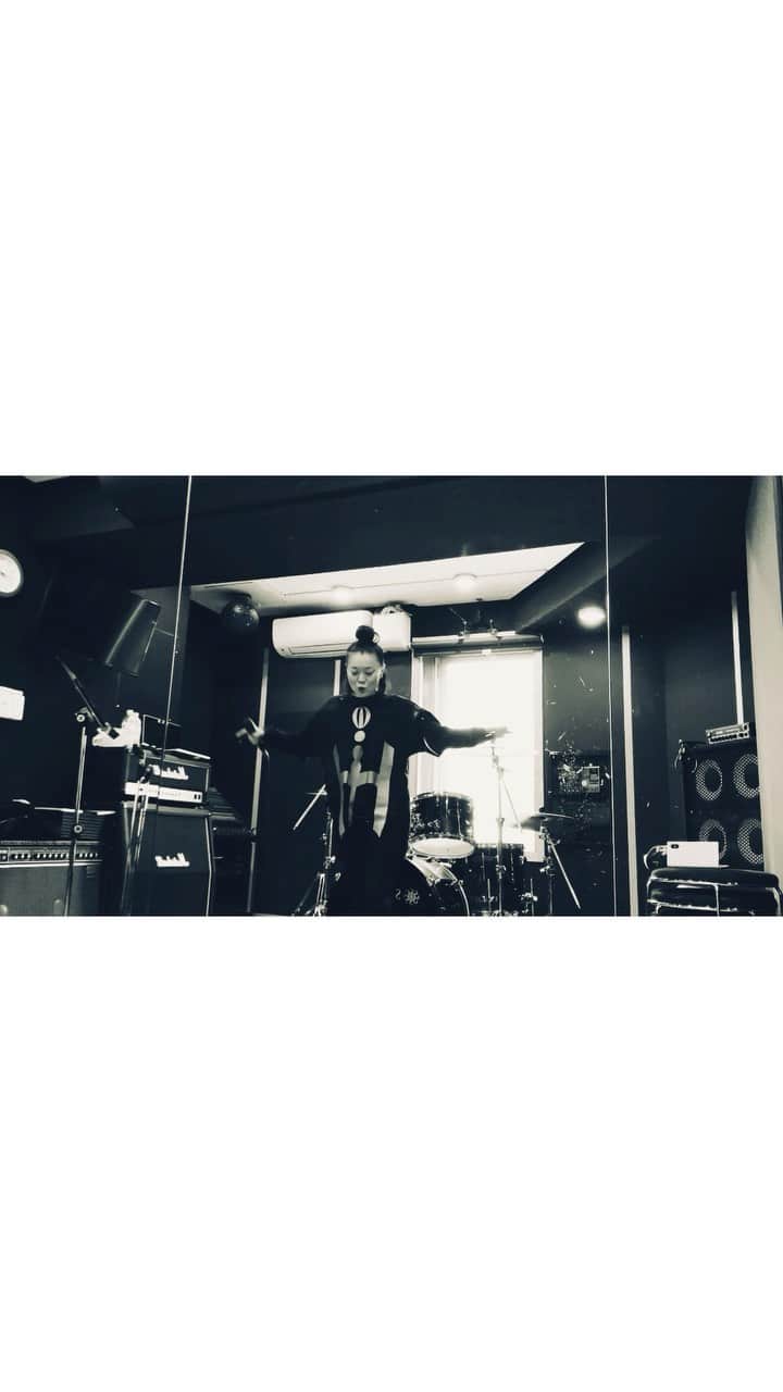 PUSHIMのインスタグラム：「.  practice singing in the studio  Tokyo City PUSHIM feat. MC 漢 Riddim by @ikhanmitchum   #自主練 #pushim #TokyoCity #混沌City #漢akaGAMI  #コロナ中」