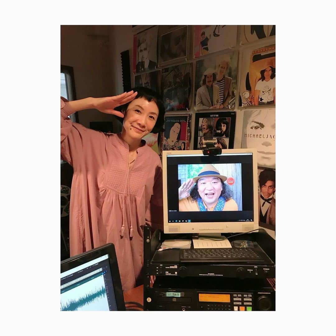 はなさんのインスタグラム写真 - (はなInstagram)「今日もhana金をお聴きいただき、ありがとうございました！今週来週の『喫茶去』ゲストは「ゆる鉄」鉄道写真家の中井精也さん(๑˃̵ᴗ˂̵)今日は写真の撮り方も教えていただきました(๑･̑◡･̑๑)来週も鉄道旅のお話を伺うのでお楽しみに♪ さて、明日エフヨコ『Route 847』内「JVCケンウッド　presents Sai-Soku Drivin’ 〜美女とサトル〜」に17:15頃から生出演します！ぜひチェックしてくださいね。Have a lovely weekend♡ #lovelyday847 #fmyokohama #中井精也 #美女とサトル」4月2日 15時33分 - hanalovestaco