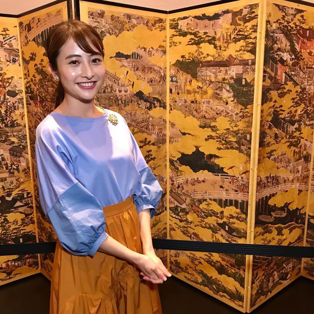 のインスタグラム：「だいすきなトーハクでお仕事🎞  年度末はなかなかバタバタしていて 振り返る余裕もなく… もう放送は終わってしまいましたが、 投稿させてください。  BS-TBSで放送された 「秘密のトレジャー映像ギャラリー」。 国宝・洛中洛外図屏風　舟木本をVRで！  女優の桜井玲香さんと一緒に、トーハク松嶋雅人先生に教えていただきながら、屏風の様々シーンをクローズアップし400年前の京都を満喫しました🌸  描かれている京都の人たちは生き生きとしててユニーク。 特に女性の活躍がパワフルでカッコいい強いんです！ ひとりひとりの表情も全部違って、 あんなことやこんなことが 大きな屏風の中に盛りだくさん。 発見がたくさん詰まった京都の旅でした。 あー時間が足りなかった  誰もいない博物館、 テレビクルーのみの空間は なんだかドキドキして、 映画ナイトミュージアムを思い出しました。  だいすきな美術に関連したお仕事、 嬉しかったです。 桜井さん松嶋先生、ありがとうございました！  #東京国立博物館 #洛中洛外図屏風舟木本  #BSTBS #現場では運命の再会も！ #詳しくはアトロクで話しましたネ」