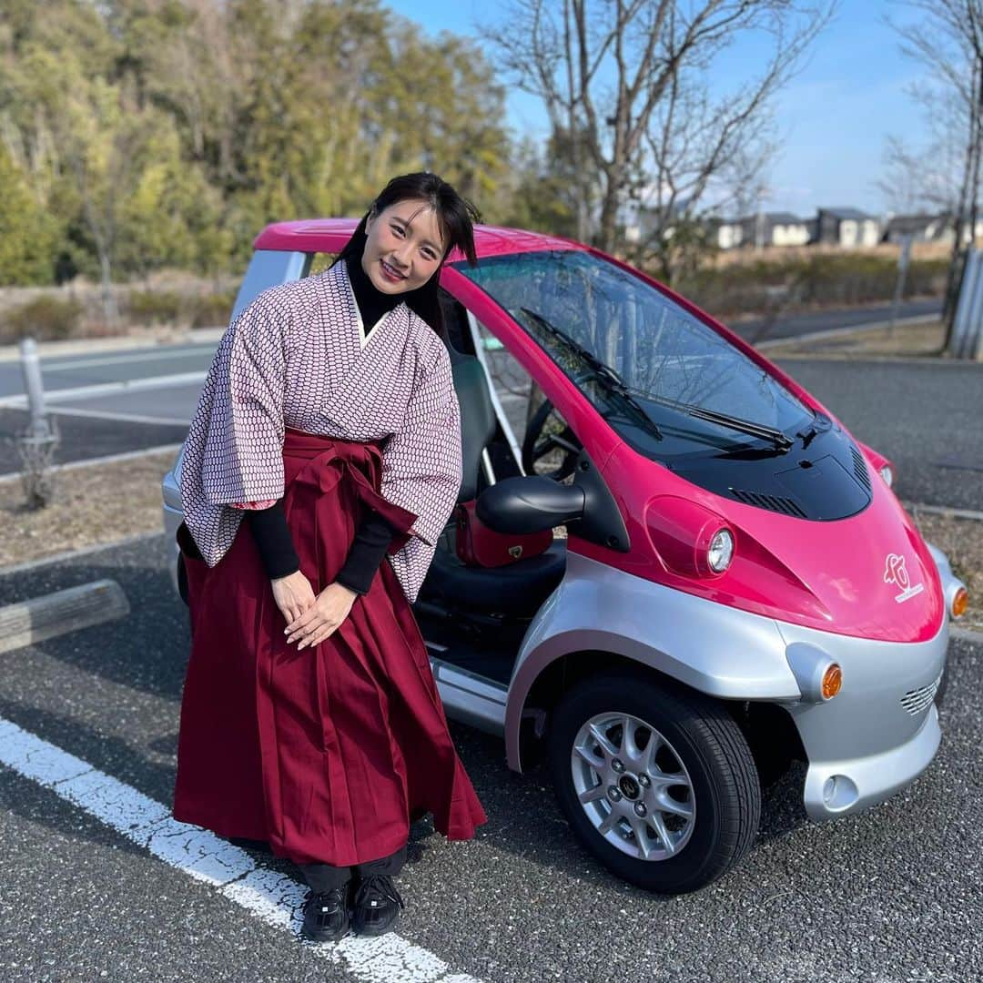 あいみさんのインスタグラム写真 - (あいみInstagram)「コムスに乗るコムスメ  #coms #コムス #EV #ev車  #電気自動車 #袴」4月2日 15時52分 - aimi_feti