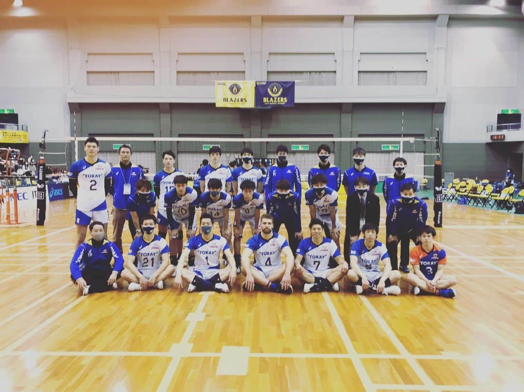 のインスタグラム：「2020/21Vリーグ。5位。 本当に大変なシーズンの中、運営してくださったみなさん、東レアローズを支えてくださったみなさん。本当にありがとうございました！！ また次の目標に向かって頑張ります！ #torayarrows #Vリーグ #前を向くのみ」