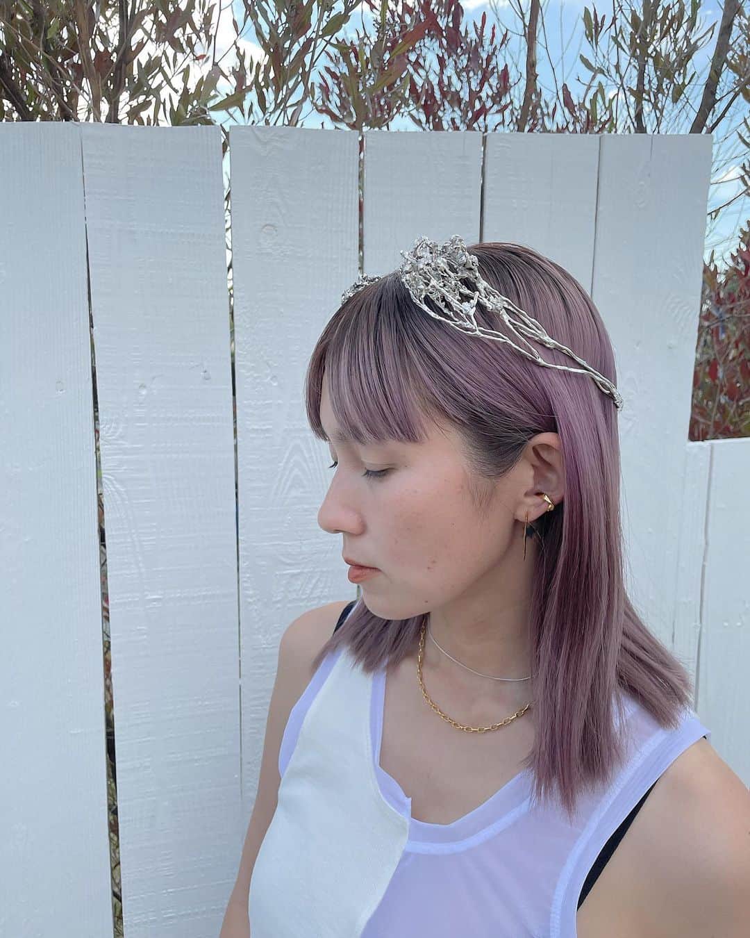 三苫愛のインスタグラム：「@pluiehair のインスタライブでウエディングクラウンを紹介しました。 ウエディングじゃなくても使えるホーンクラウンもシルバーが加わり、アレンジも紹介しています。」
