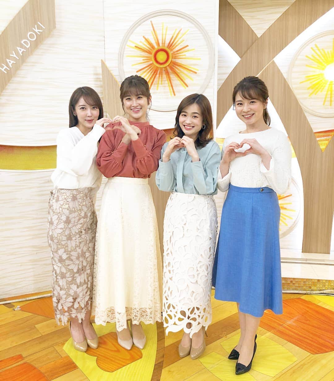 TBS「はやドキ！」のインスタグラム：「木曜日はこのメンバーです🌸﻿ ﻿ 上野さんとよなおさんが﻿ 二人で💗作っている！！かわいい！﻿ 投稿する今、気がつきました😂﻿ ﻿ ﻿ 皆川﻿ ﻿  ※写真を撮るときはマスクを外しています。  ﻿ #木曜日 #上野愛奈﻿ #篠原梨菜﻿ #皆川玲奈﻿ #アナウンサー﻿ #よなおまほ﻿ #與猶茉穂 ﻿ #気象予報士﻿ #はやドキ﻿ #tbs」