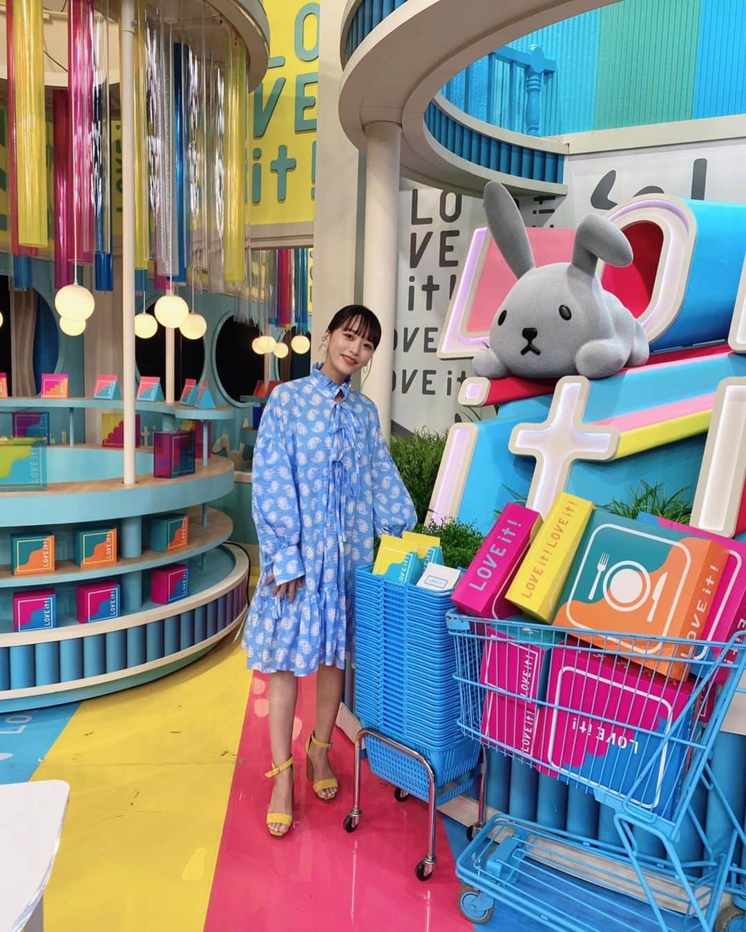 近藤千尋のインスタグラム：「ラヴィット初回生放送 ありがとうございました💖 レギュラーの皆さんのおかげで 朝から大笑いしまくりでした🤣笑 @tbs_loveit   来週も金曜日一緒に楽しみましょう✨✨☺  #ラヴィット」