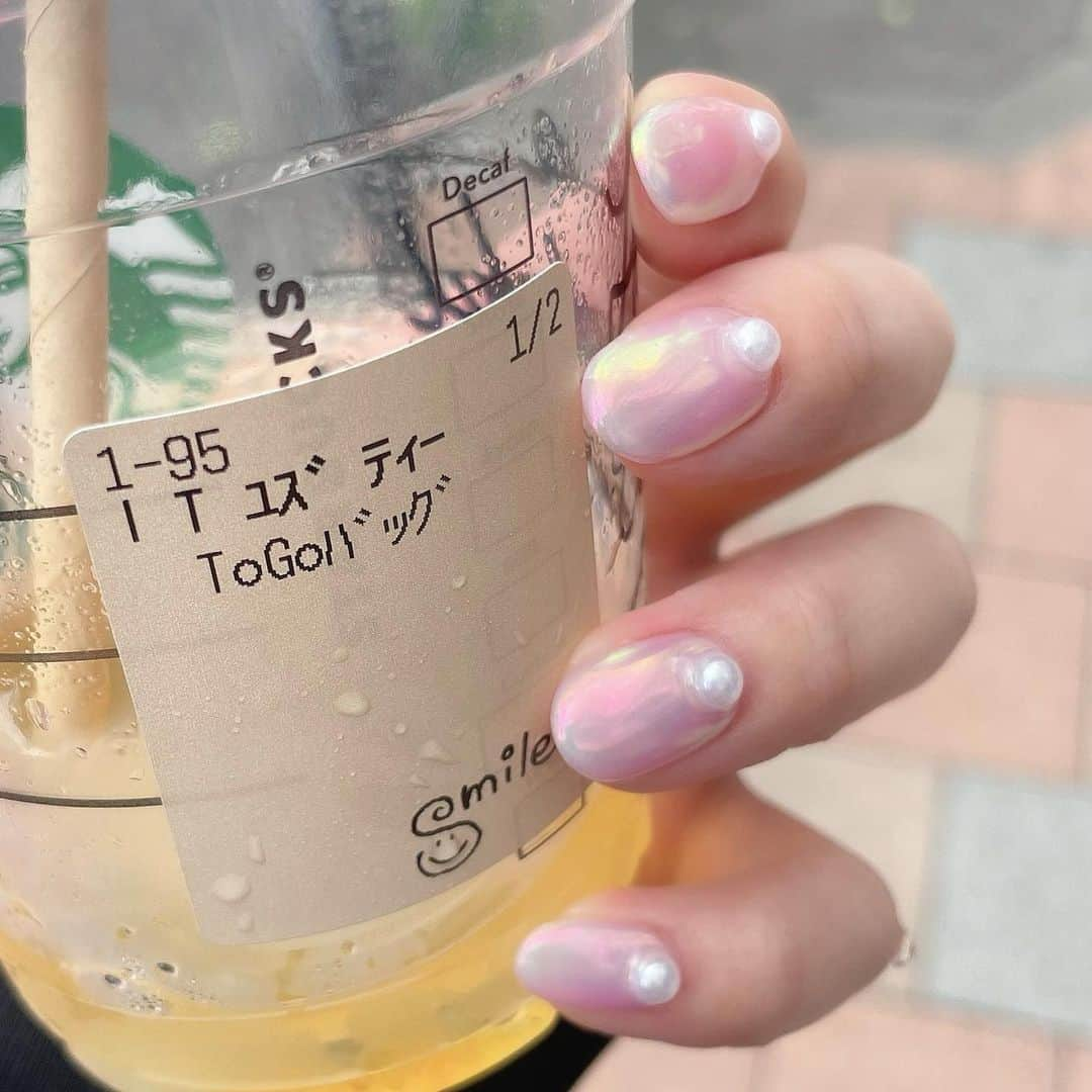 結城ののさんのインスタグラム写真 - (結城ののInstagram)「new nail 💅💞　可愛すぎる〜♡ 癒される♡ 1枚目の色より実際は2枚目の色って感じだから二枚載せてみた💓💓　まやさんいつもありがとうございます🥺💓💓　#raviy新宿 #ミラーネイル」4月2日 11時54分 - yuki_nono7