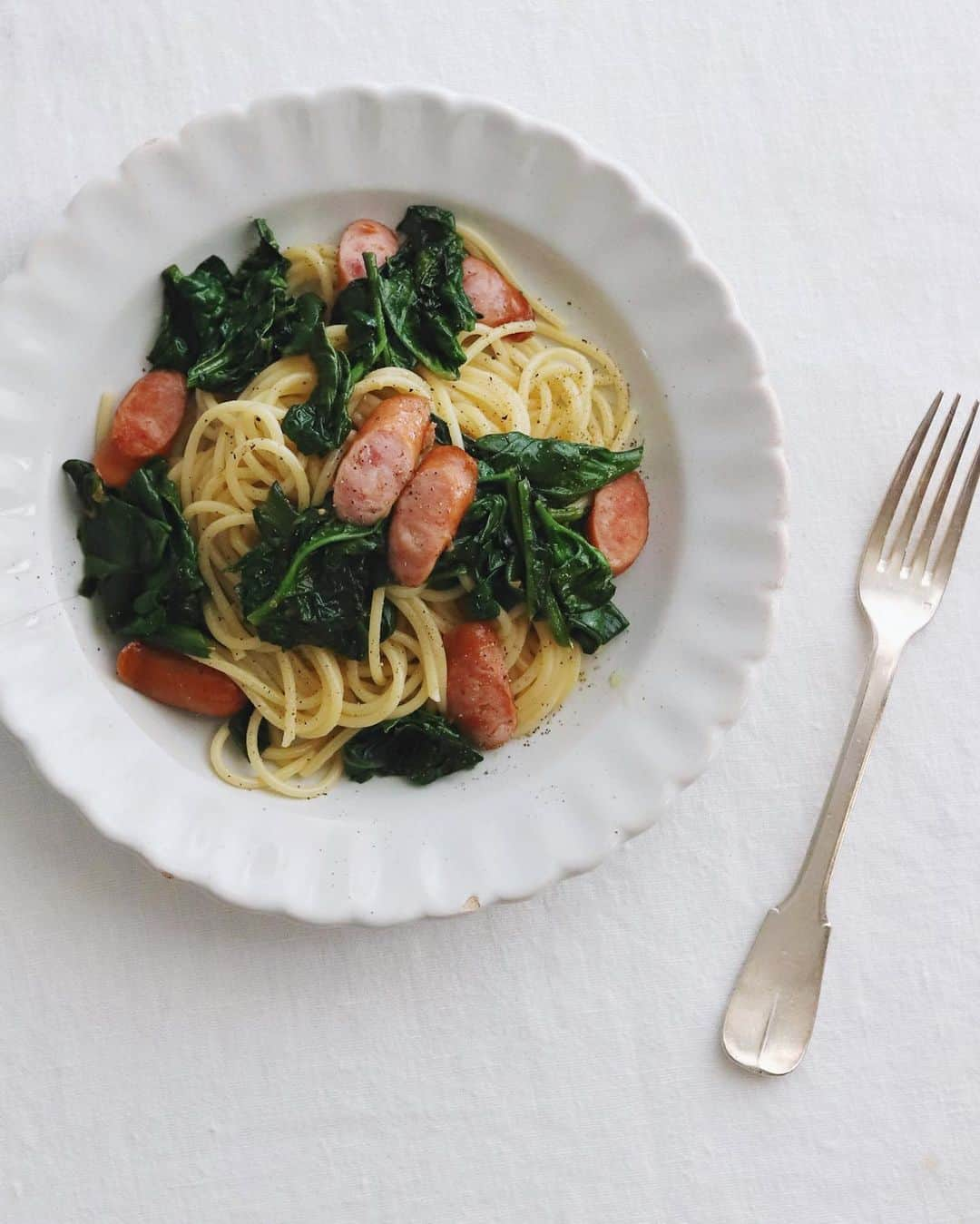 樋口正樹さんのインスタグラム写真 - (樋口正樹Instagram)「Pasta lunch . お昼のパスタ。 ソーセージと ほうれん草と おいしい塩と 胡椒とバター。 . . . #塩パスタ #まかないパスタ #パスタ #パスタ部 #ろく助の塩 #pastalunch #pasta #pastagram #myfavoritepasta #🍝」4月2日 12時15分 - higuccini