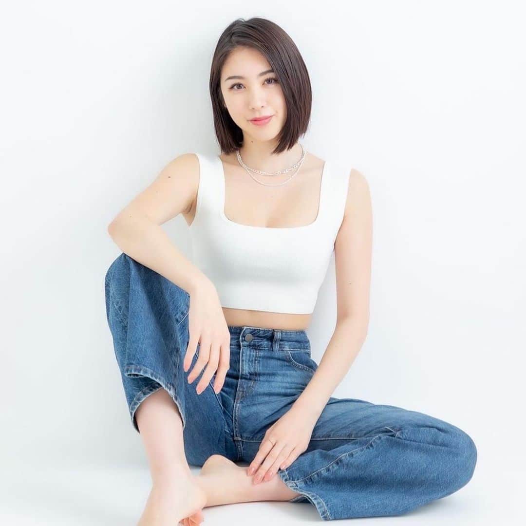 CYBERJAPAN Staffのインスタグラム：「新人 @cjd_chiaki より:  17live、3月の結果は1位でした🙇🏻‍♀️ 2月から2ヶ月間、毎回配信を見に来てくれて配信を盛り上げてくれて 本当にありがとうございました！！  17の配信では、かなり素でいられて 笑っちゃうような壮大な夢を私が配信中語ってても ずっと応援するよ！と言ってくれる皆さんが本当に大好きで支えられてます☺️  2ヶ月間配信を頑張れたのも 見に来てくれる皆さんや 同じく頑張ってる同期がいたからです😌  これからも、突き進んで頑張りますので ぜひよろしくお願いします🤍  #new #cyberjapan #サイバージャパン #新人 #cjd_chiaki」