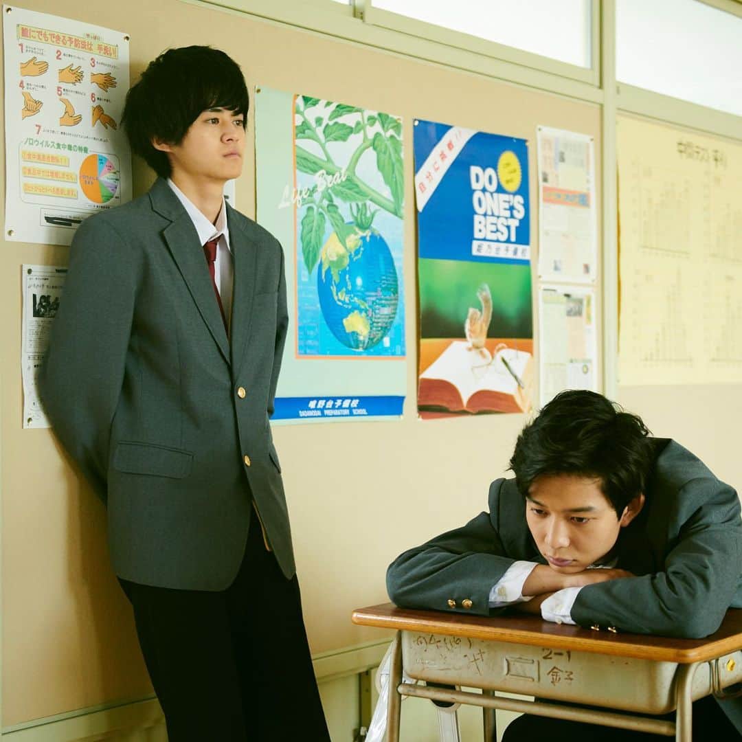 「ホリミヤ」公式さんのインスタグラム写真 - (「ホリミヤ」公式Instagram)「˗ˋˏ🌸#実写ホリミヤ Blu-ray BOX🌸ˎˊ˗  実写「ホリミヤ」の放送が終わって 寂しい皆さま🌧  場面写真も宮村と石川のどんより顔😕  しかし❕ 実写「ホリミヤ」Blu-ray BOXは 絶賛予約受付中です❕❕  以下の3店舗で予約すると 限定のブロマイドが貰えますっ ❤️Amazon 宮村&堀(卒業) 💛セブンネットショッピング 宮村&堀(クリスマス) 💜楽天ブックス 石川&由紀  収録内容はこちら🎁 ◯劇場版+TVドラマ版 第1話～第7話 ◯メイキング映像 ◯「完成記念生配信イベント」映像  ぜひ予約をして もう一度実写「ホリミヤ」を 楽しんでいただきたいです🤍」4月2日 12時34分 - horimiya_drama