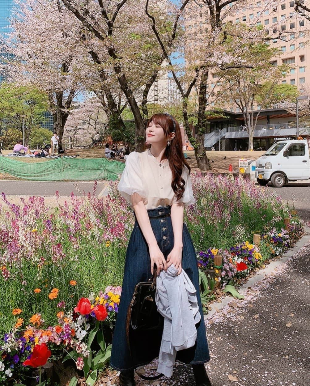 相沢みなみさんのインスタグラム写真 - (相沢みなみInstagram)「全身ちゃん♡ . whole outfit 🤍 . hair accessory: @gucci  pierce: @gucci  bag: @louisvuitton  tops: @grl_official  skirt: @grl_official  . #ootd #spring  #springfashion  #春コーデ #春  #相沢みなみ」4月2日 12時50分 - epoint2016