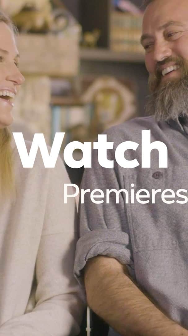 コリー・ロバートソンのインスタグラム：「Okay!! I’ve been dyyying to tell you this! 2021 has so many exciting things for our family...babies, a wedding, AND A NEW SHOW!!! Yep, “At Home with the Robertson’s” is Launching April 5 on Facebook Watch!!!! You can find it on Willie or my Facebook pages Monday, April 5th at 9 AM PT/ 12PM ET!   A couple of our family values are: Always stay at the table- We believe lot of things can be solved, overcome or even just more understood by simply sitting around a table. If you walk away too soon or you never sit down at all, you miss the opportunity to grow, to learn, and to love deeper, with greater empathy!   Another value of ours is not taking ourselves too seriously! Life’s too short to not have a little fun along the way.  We laugh a lot on this new show, and we hope you do too!   We are so excited to share this with you!! It’s on Facebook so there is a ton of opportunity for you to comment and talk more about the conversations we’ll be having. Our hope is that this brings us all closer together, not farther apart, so feel free to be open and honest, but BE KIND! We are all better together!   I pray that what you see on our show is a lot of LOVE! And we hope you share the love and come along for the ride!」