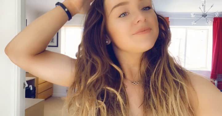 エイミー・ティンクラーのインスタグラム：「Waiting for summer so here’s a post from last year 😋」