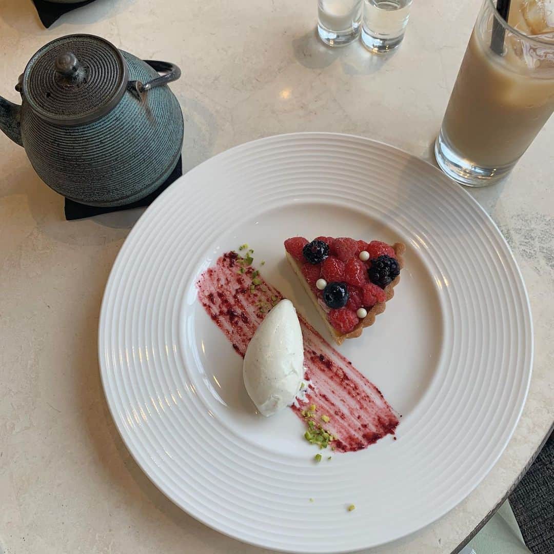 杉浦みずきのインスタグラム：「. 新宿Newomanのなかにあるカフェ スイーツで1番好きなのがフルーツタルト！ 幸せでした☺️💗 ・ ・ #新宿カフェ　#東京カフェ」