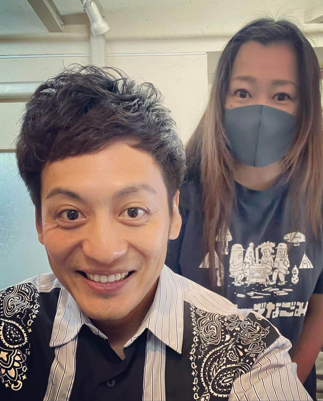 杉本知香さんのインスタグラム写真 - (杉本知香Instagram)「今日4月2日で50歳になりました😆🎶 みなさん、たくさんのメッセージやプレゼントありがとうございます😆🎶 みんなに、おめでとう㊗️って祝ってもらえてほんとに幸せ者です❣️ まだまだ伸びしろあるのでもっと頑張ります😆  これからも宜しくお願いします‼️  森本くんも今日誕生日🎂おめでとー😆🎉  #中目黒美容室#誕生日#4月2日生まれ  #とろサーモン村田#とろサーモン #ゆったり感江崎#ゆったり感 #ニブンノゴ森本#ニブンノゴ#ロンドンブーツ3号 #jealkb  #つつみひろき #宮迫です#YouTube #衝撃デリバリー佳津山 #衝撃デリバリー」4月2日 17時44分 - sugimotoc