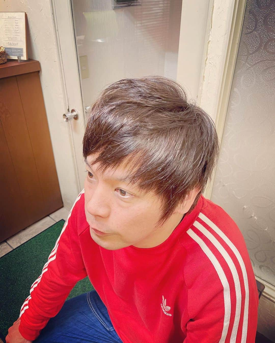 杉本知香さんのインスタグラム写真 - (杉本知香Instagram)「今日4月2日で50歳になりました😆🎶 みなさん、たくさんのメッセージやプレゼントありがとうございます😆🎶 みんなに、おめでとう㊗️って祝ってもらえてほんとに幸せ者です❣️ まだまだ伸びしろあるのでもっと頑張ります😆  これからも宜しくお願いします‼️  森本くんも今日誕生日🎂おめでとー😆🎉  #中目黒美容室#誕生日#4月2日生まれ  #とろサーモン村田#とろサーモン #ゆったり感江崎#ゆったり感 #ニブンノゴ森本#ニブンノゴ#ロンドンブーツ3号 #jealkb  #つつみひろき #宮迫です#YouTube #衝撃デリバリー佳津山 #衝撃デリバリー」4月2日 17時44分 - sugimotoc