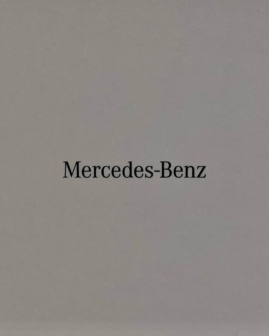 孫きょうさんのインスタグラム写真 - (孫きょうInstagram)「The new GLA  運転センスないから軽歴13年なのに。爆 飛び級すぎるベンツ。  18で免許取ってからずっと旦那名義の車で2台乗りしてたけど、愛着を増すためにも自分で選んだ😌  だから大きくないもので運転しやすさ重視。笑 私が乗る分には最強✨  フルモデルチェンジした後で まだまだ待つから納車は夏あたり。  まだ白の実車すら見れてないから違う色の試乗車の写真ね🥲笑  #MercedesBenz #GLA #thenewGLA」4月2日 17時50分 - sonkyou1013