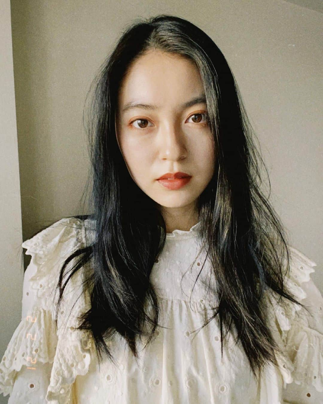 田辺桃子さんのインスタグラム写真 - (田辺桃子Instagram)「ありがとうとお知らせ📣﻿ ﻿ 昨日のゆるキャン△2 第1話ありがとうございました!!﻿ 飯テロでしたな…景色も相変わらず最高ですよね!!😭﻿ リンとなでしこの食べっぷりは現場でも楽屋でもめっちゃ好き。もう心から﻿ 『良かったねぇ☺️』ってなってます笑﻿ 新しく始まったコーナー「へやキャン△」も﻿ 私はお気に入りでございます。﻿ みんな大好きなあのシーンもあるかも…!?﻿ ふふふ、﻿ 次回もどうぞお楽しみに☺︎﻿ ﻿ ﻿ 長くなりましたが、お知らせです﻿ ﻿ 今日4月2日発売のスポーツ報知さんの「エンタメ報知」というページにて取材をして頂いています。﻿ ゆるキャン△をはじめ、今期の出演作品について沢山お話ししているので是非ご覧ください💐﻿ ﻿ なお、記事の紙面は首都圏版のみの発売ですが、webでもご覧になれますので是非~💁🏻‍♀️↓﻿ https://hochi.news/articles/20210402-OHT1T50106.html」4月2日 17時59分 - momoko__tanabe