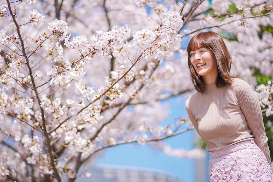 中村秀香さんのインスタグラム写真 - (中村秀香Instagram)「同期の岩原アナが撮ってくれました🌸  さくら企画始まってます！ 今日は虎谷アナ🤳 明日は黒木アナだそう！✨ たのしみっ！  @ytvana_official  から ぜひご覧ください✨」4月2日 18時35分 - hideka_ytv