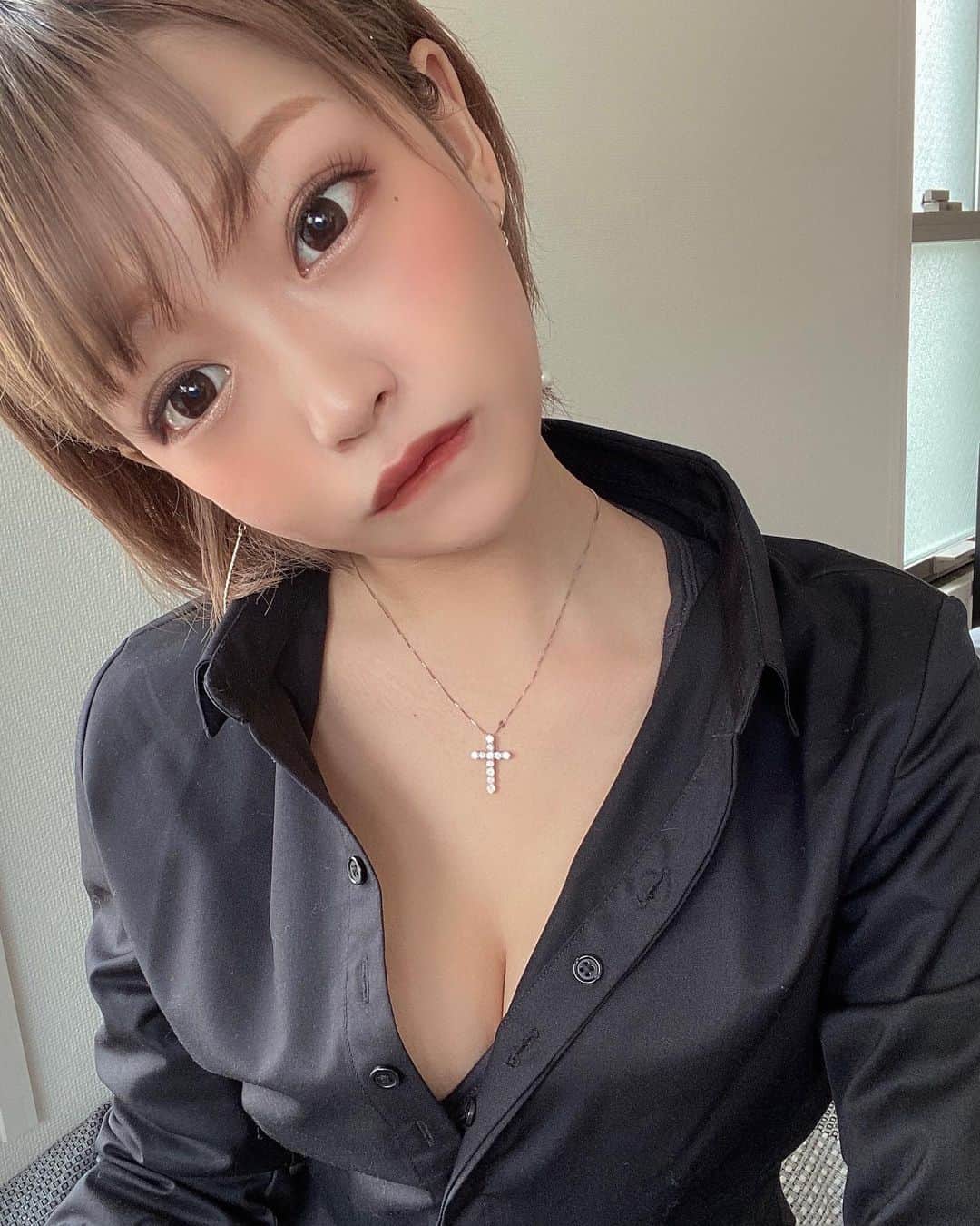 のインスタグラム：「・ わりかし普段も仕事もシャツ多め👚 ・ これから暖かくなるし上着いらないね♡ ・ #サロンモデル#ヘアーアレンジ#ヘアースタイル#名古屋#ビジョビ#instagood#followme#photooftheday#fashion#selfie#style#makeup#hair#model#ootd#look#nagoya#swag#좋아요#좋아요그램#일상#데일리#팔로우#패션#셀카#셀피#얼스타그램#메이크업#오오티디#데일리룩」