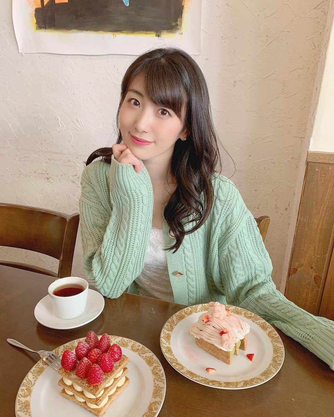 関根ささらさんのインスタグラム写真 - (関根ささらInstagram)「念願の #rescafe の #いちごミルフィーユ 🍓 期間限定の「柚子香る。桜咲く抹茶ミルフィーユ」も🌸🍵 . . 去年行った時はシーズン終わっててさくらんぼのミルフィーユでした🍒(これもめちゃくちゃ美味しかった🥰👏)やっぱいちご優勝！！！感動！！！美味しすぎた🥺👏 . . #リスカフェ #いちごスイーツ #桜スイーツ #いちご好き #苺スイーツ #さくらスイーツ #高田馬場カフェ #早稲田カフェ #新宿カフェ #cafe #カフェ #カフェスタグラム #cafestagram #カフェ巡り #春コーデ」4月2日 20時11分 - sasarasekine