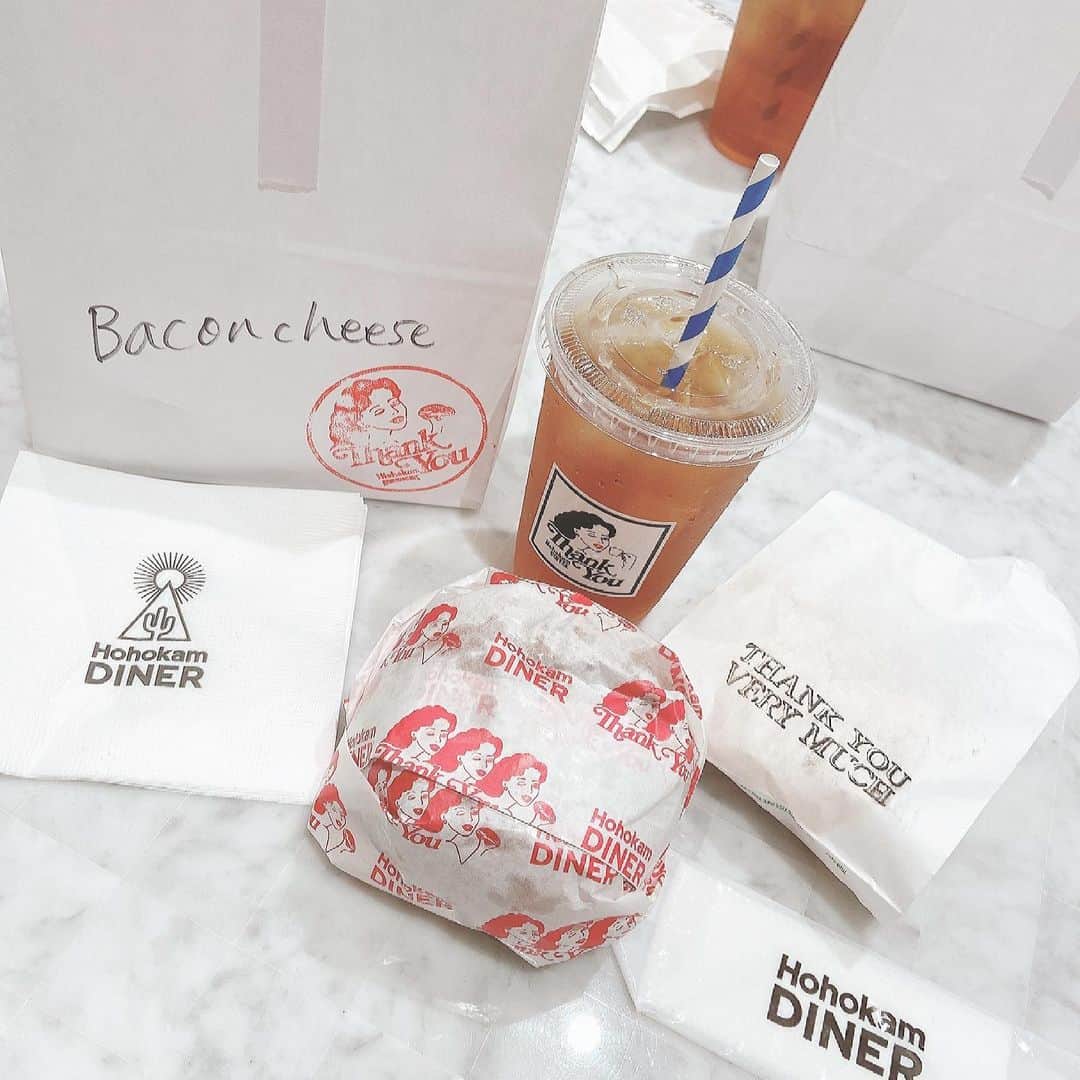 渡部愛加里さんのインスタグラム写真 - (渡部愛加里Instagram)「とっても美味しくてオシャレだったハンバーガー．🍔  #原宿 #渋谷 #harajuku #hamburger #cafe #原宿カフェ #🍔 #ごちそうさまでした」4月2日 20時40分 - akarin_1018