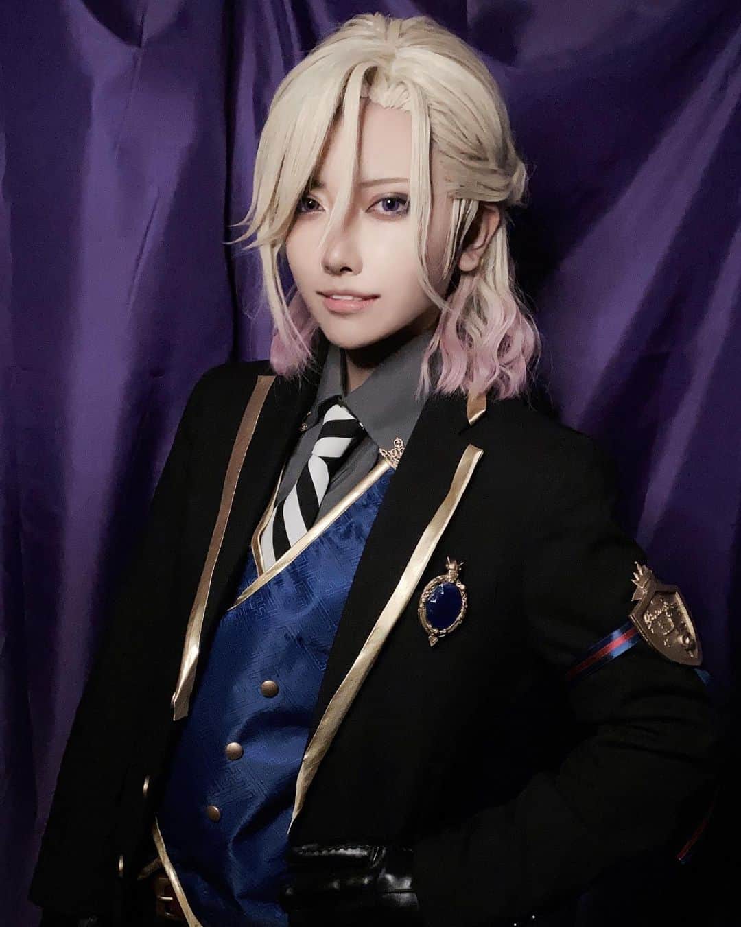 國ぽんずのインスタグラム：「※cosplay twst ヴィル👑シェーンハイト . . #ヴィルシェーンハイト #ツイステッドワンダーランド #ツイステ #twistedwonderland #twst #vilschoenheit #cosplay #cosplayer #コスプレ #コスプレイヤーさんと繋がりたい #角色扮演」