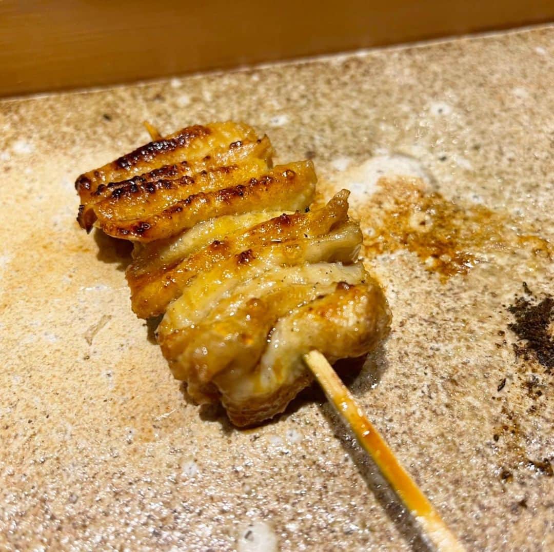 のインスタグラム：「いつかの #焼き鳥 #七鳥目 #美味しかったなぁ💕 #お腹いっぱい #レモンサワーは氷ったレモン入り🍋 #親子丼 #食べ物備忘録 #マエノリグルメ」
