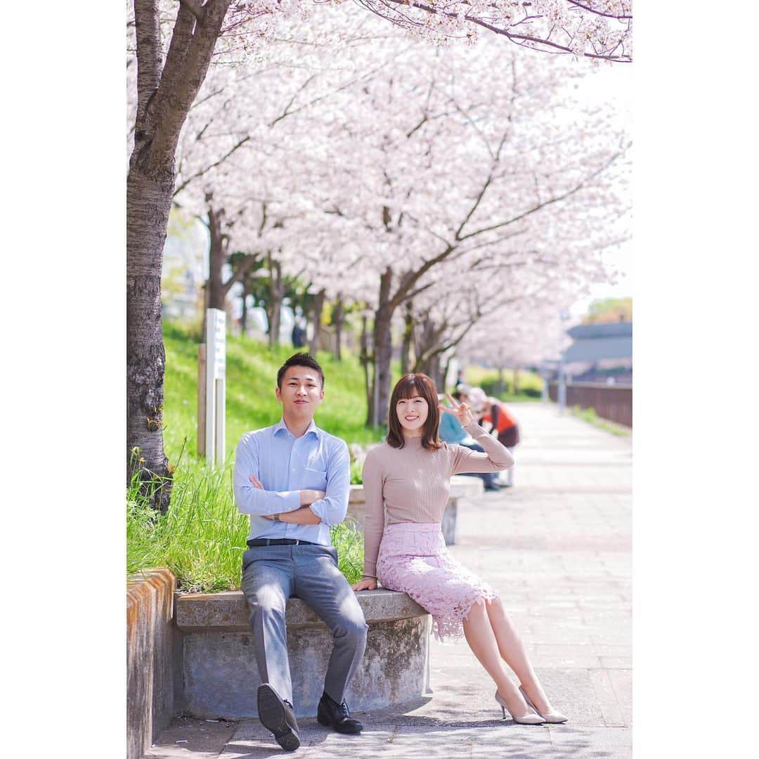 岩原大起のインスタグラム：「5年目になりました。時の流れが早いです。 いつも思うけど、同期がいるのは心強い。  さて、桜ポートレート企画を アナ公式アカウントではじめました！ @ytvana_official からご覧ください  桜と人物って難しい…修行あるのみです。  #α7iii #canon85mmf18 #camera #photography #sakura #photo  #桜ポートレート #桜 #春 #同期」