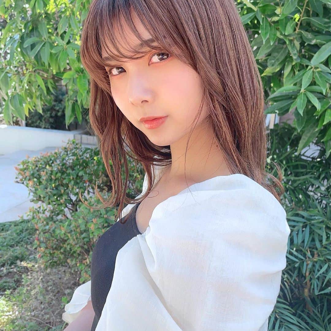 のインスタグラム：「ㅤㅤㅤㅤㅤㅤㅤㅤㅤㅤㅤㅤㅤ 加茂さんに春メイクして頂いた時の🎞 オレンジとイエローのアイシャドウを 使っているんです🍋♡  そして嬉しいことに まつげの質問をよく頂くのですが 私はいつも @hrk_02eye さんに パリジェンヌラッシュリフト してもらっています🩰  この投稿を見たと伝えて頂けたら 20%offになるので是非🪞♡  ㅤㅤㅤㅤㅤㅤㅤㅤㅤㅤㅤㅤㅤ  ㅤㅤㅤㅤㅤㅤㅤㅤㅤㅤㅤㅤㅤ #カモメイク #春メイク #イエローメイク  #オレンジメイク #makeup  #パリジェンヌラッシュリフト  #マツパ #時短メイク」