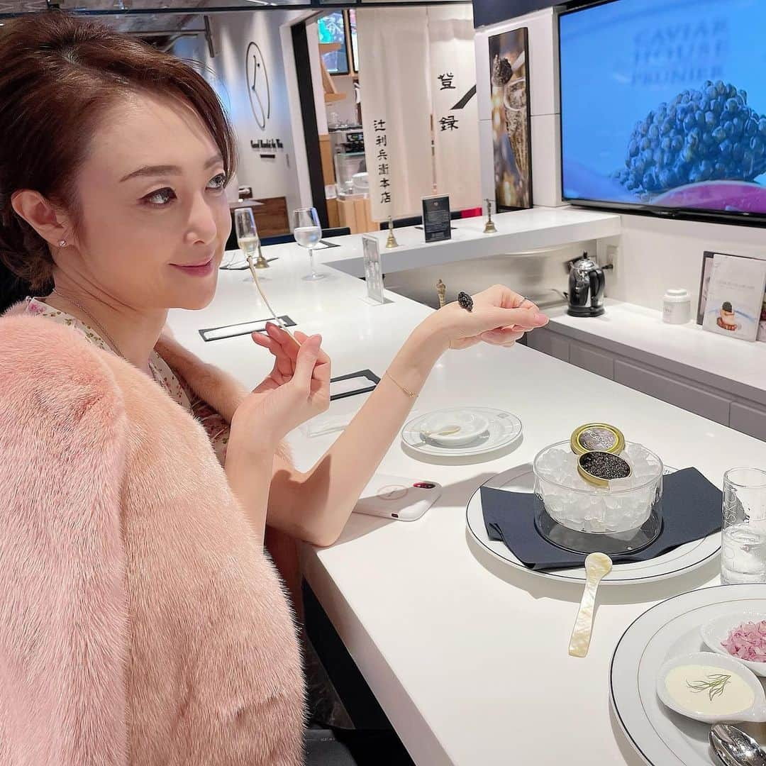 麻生あくらさんのインスタグラム写真 - (麻生あくらInstagram)「Thanks a lot for your lovely wishes 💖💖💖  #akurarobe#akurarobefur #caviar #caviarlover#birthdayeve」4月2日 22時05分 - akura_akura