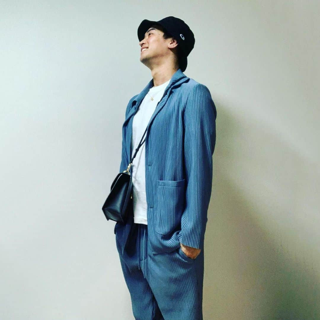 JUNYAさんのインスタグラム写真 - (JUNYAInstagram)「トレーニングに夢中の時は、オシャレに興味がなくなる。⠀ 綺麗な筋肉が一番のオシャレだと。⠀ トレーニングお休みしてるとオシャレしたくなる。⠀ トレーニングもオシャレもどっちも楽しい。⠀ ⠀  #mensfashionreport #mensfashion  #mensstyle #mensfitness #fitness #gym #exircise #singersongwriter #musician #singer #mensmodel #menswear #mensapparel #mensclothing #ジム #筋トレ #筋肉 #jewelry #mensfitness #歌手 #シンガー #model #fashion  #muscle #マッチョ #hairstyle #enasoluna #vocal #menshair #gucci #zara」4月2日 22時18分 - junyastagramusic