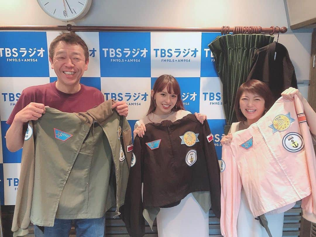 アイシスのインスタグラム：「今日はTBSラジオ 『たまむすび』 聴いてくださったみなさん、 ありがとうございました🥺✨  パーカーのことや SNSにて反響たくさんいただいて、ありがたい限りです🙇‍♂️  玉袋筋太郎さん、外山惠理さんありがとうございました🙇‍♂️✨  パーカーはこの三色！ プロフィールのURLから購入できます💪🏻！！  私(身長156cm)が着てるこの写真は、 黒がSサイズ、ピンクがMサイズ、OD（カーキ）はLサイズです！ レディースはSかM、 メンズはMかLでおすすめしています！！ 魂込めてつくったので、 是非チェックしてみてください🥺💪🏻 よろしくお願いします！！  #サバゲ #サバゲー #サバゲー女子  #airsoft #ミリタリー #military #airsofter #ゴルカ #Gorka #ロシア装備 #airsoftgirl #サバゲー女子の日常  #サバゲー好きと繋がりたい #サバゲーマーと繋がりたい #airsoftjapan #russiangear #滝澤いしすと趣味の世界 #オリジナル装備 #オリジナルパーカー #サバゲーファッション #パーカー #パーカーコーデ #滝澤いしす #tbsラジオ #たまむすび #tama954」