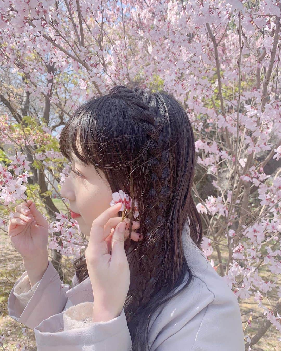 井上瑠夏さんのインスタグラム写真 - (井上瑠夏Instagram)「🌸﻿ ﻿ 4月になりましたね﻿ ﻿ あと2ヶ月したら大人だ...🥺﻿ ﻿ もっと﻿ 大きな存在になれるように頑張ります🌸﻿ ﻿ #桜﻿ #4月  #これからもよろしくね  #ske #井上瑠夏  ﻿ ﻿」4月2日 22時44分 - ruka_inoue48