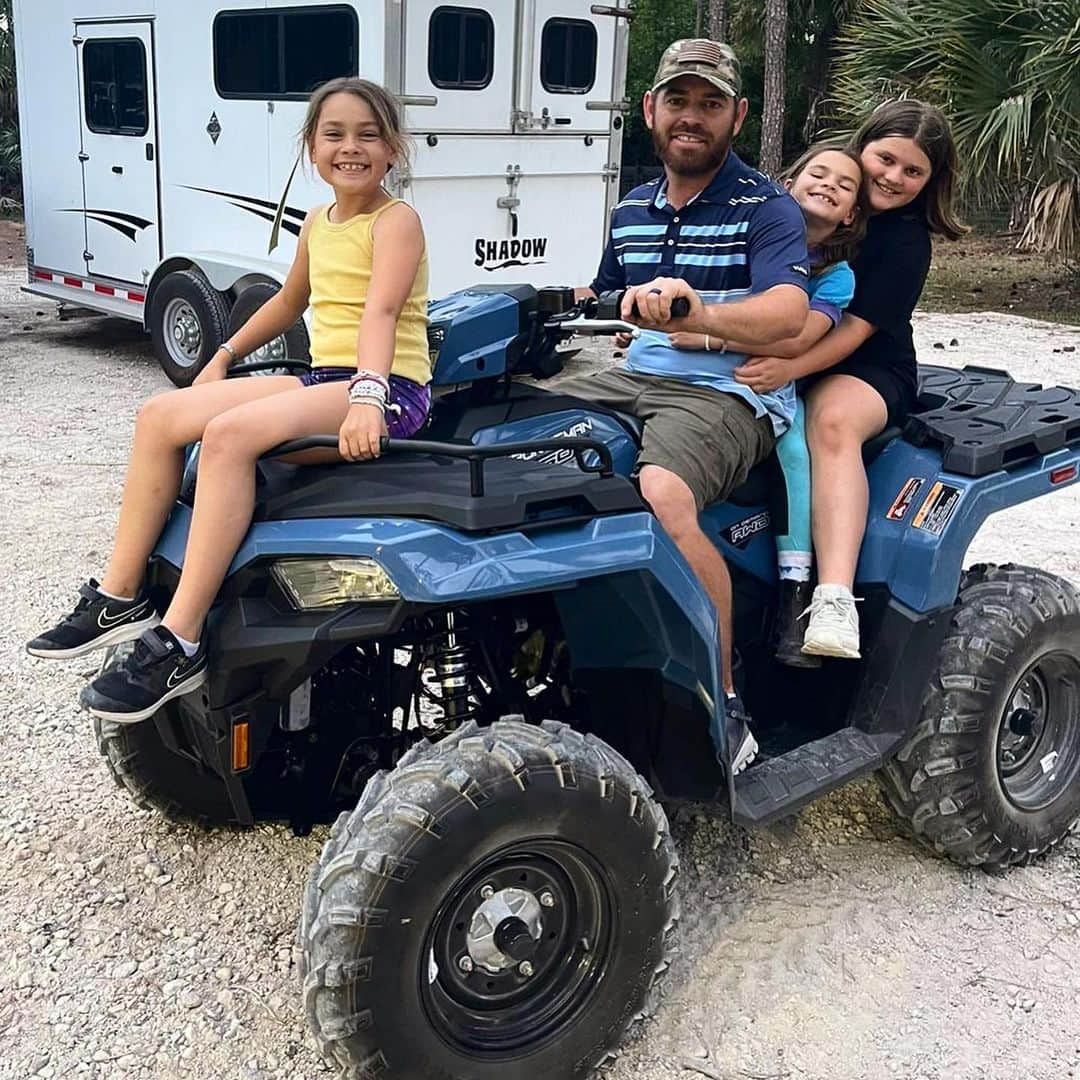 ルイ・ウーストハウゼンさんのインスタグラム写真 - (ルイ・ウーストハウゼンInstagram)「Looking forward to a great Easter weekend with the family thanks to my new @polarisinc quad. Had fun testing this out with the girls yesterday and ready to give it another ride today! Happy Easter weekend everyone.」4月2日 23時44分 - louisoosthuizen57