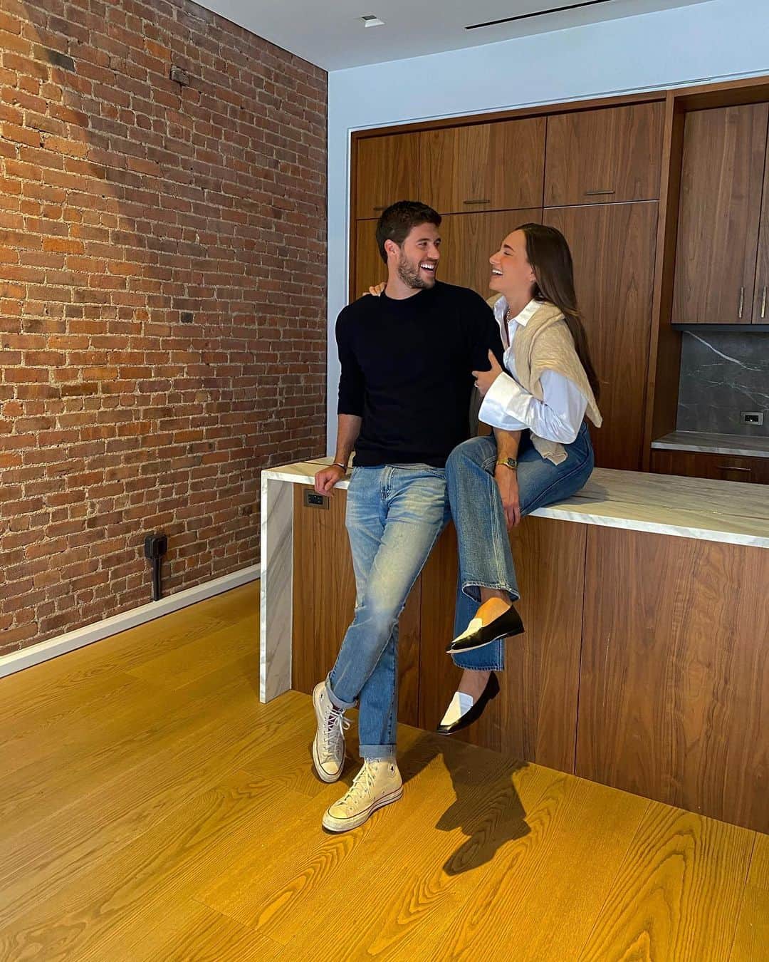 We Wore Whatのインスタグラム：「New roomie! Can not WAIT to show you guys what we’re going to turn our new Soho loft into ☺️」