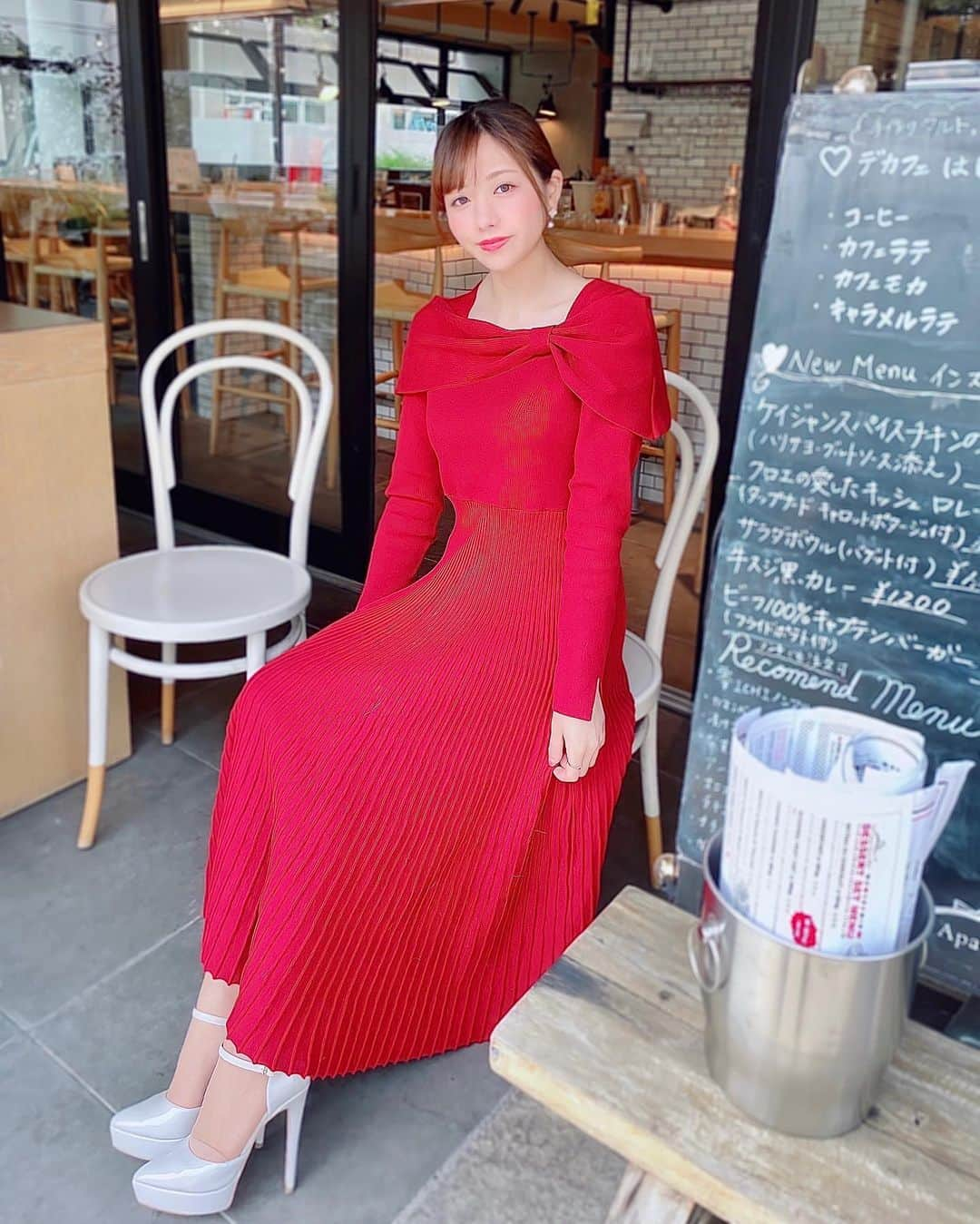 藤崎里菜さんのインスタグラム写真 - (藤崎里菜Instagram)「カフェが好き☕️  今日は大人っぽい感じ✨ ワンピース @spicaglow   クーポンコード（sku10）で1000円引きです✨  #spicaglow #spicaglowstyle #ootd #coordinate #ワンピース #onepeice #真っ赤なドレス #真っ赤 #赤 #red #カフェ #cafe #大人コーデ」4月2日 23時57分 - rina_fujisaki