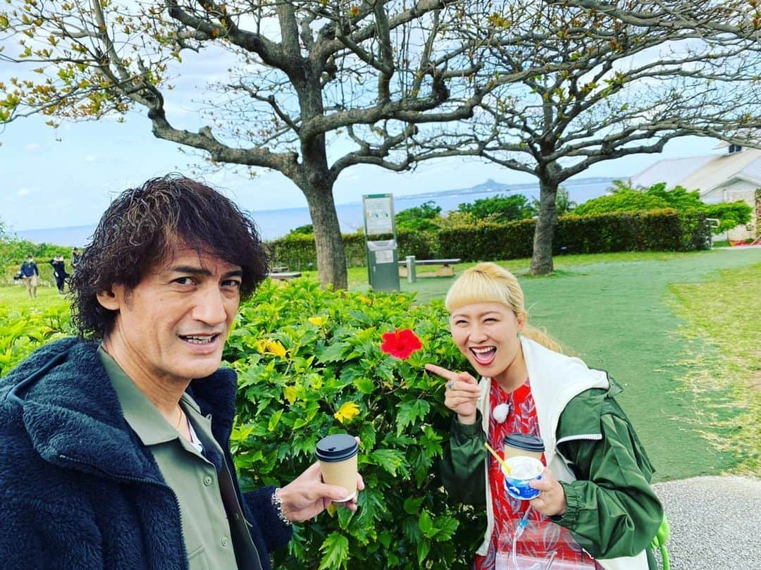 丸山桂里奈さんのインスタグラム写真 - (丸山桂里奈Instagram)「明日、朝8時からです。旅サラダです🙇‍♂️だいすきな番組に出演できて最高に嬉しいです😉🌸‼️ ぜひ、ご覧くださいませ❤️  #旅サラダ #朝日放送 #テレビ朝日 #朝8時から #ぜひぜひご覧くださいませ #夫婦ロケ #沖縄 #新婚旅行 #スタッフのみなさまありがとうございました #最高の旅をありがとうございました #いい意味で #インスタバエ」4月2日 23時58分 - karinamaruyama