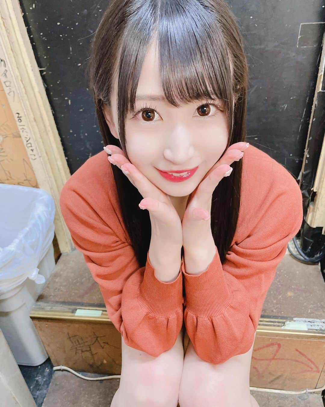 谷麻由里さんのインスタグラム写真 - (谷麻由里Instagram)「見つめ合いっこ、、すきすキス💋」4月3日 0時17分 - mayusamatokeiyaku